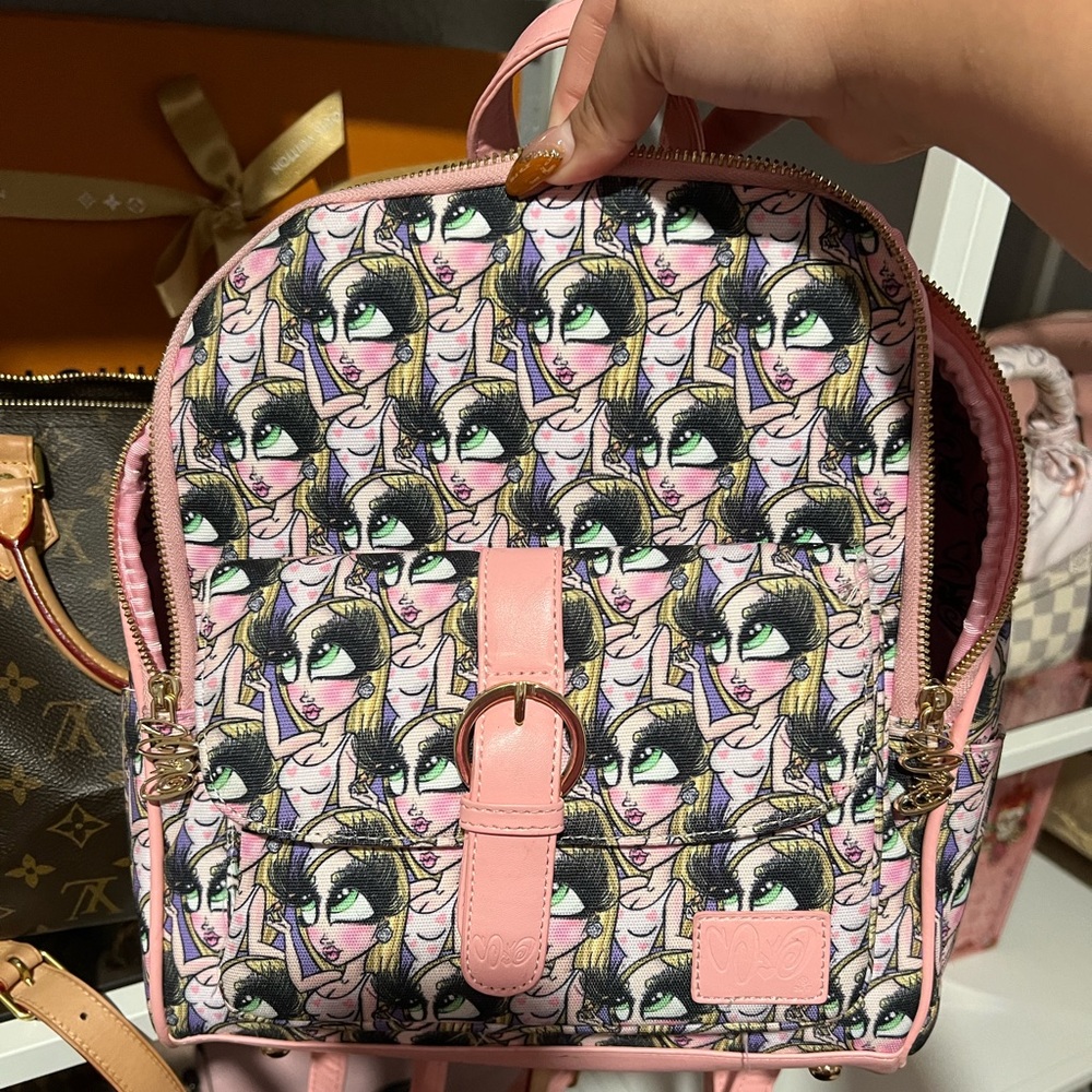 Sand doll artist backpack